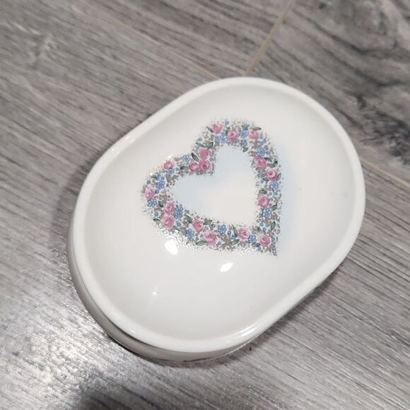 Vintage Romanee Creative Collect. Floral Heart Porcelain Oval Music Jewelry Box - Picture 2 of 8